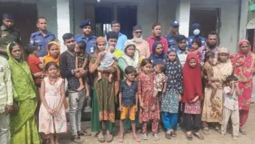 পঞ্চগড়ে সীমান্ত দিয়ে ভারত থেকে আসা ২১ জনকে পরিবারের কাছে হস্তান্তর