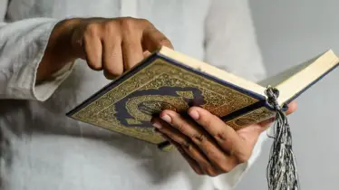 রাতে যে সুরা পাঠ করলে অভাব দূর হয়!