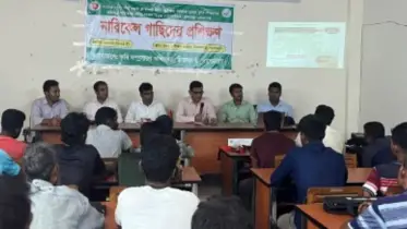 বাগেরহাটে নারিকেল গাছিদের ব্যতিক্রম যন্ত্র বিনামূল্যে বিতরণ