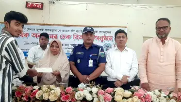 জয়পুরহাটে গণঅভ্যুত্থানে আহত জুলাই যোদ্ধাদের আর্থিক অনুদানের চেক বিতরণ