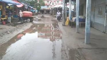 রাস্তা নয় যেন জলাবদ্ধ খাল! তারাগঞ্জ বাজারে চলাচলে চরম ভোগান্তি