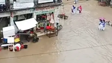 চাঁপাইনবাবগঞ্জে বৃষ্টি হলেই হাঁটু পানি, ভোগান্তিতে জনসাধারণ