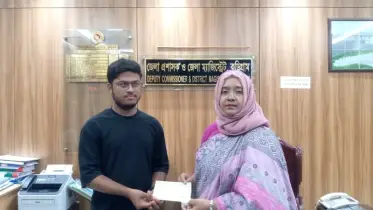 এসএসসিতে জেলার সেরা ‘আপন’-এর পাশে জেলা প্রশাসক