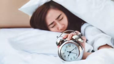 সকালে মুখের ফোলাভাব কমাতে ৫টি প্রাকৃতিক অভ্যাস