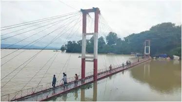 তলিয়ে যাচ্ছে সিম্বল অব রাঙামাটি খ্যাত ঝুলন্ত সেতু, চলাচলে নিষেধাজ্ঞা