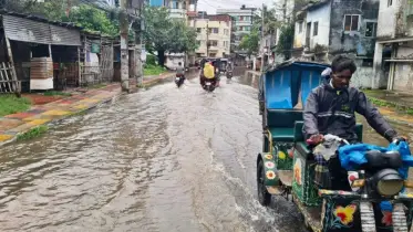 রাজশাহীতে শ্রাবণের রেকর্ড বৃষ্টিপাতে জলাবদ্ধতা, দুর্ভোগে নগরবাসী