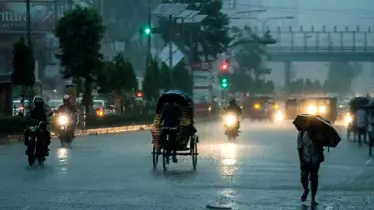 রাতেই ঝড়-বৃষ্টি! ১২ জেলায় সতর্ক থাকতে বলেছে আবহাওয়া অফিস