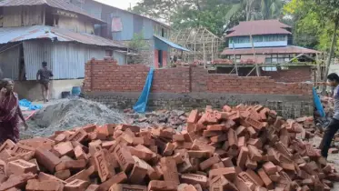 আমতলীতে পাকা ভবন নির্মাণকে কেন্দ্র করে দুই পক্ষের মধ্যে সংঘর্ষ, আহত ১০