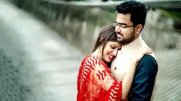 সঙ্গীর সঙ্গে সম্পর্ক গভীর করতে  টিকটক, রিলসের ভূমিকা কতটুকু? 
