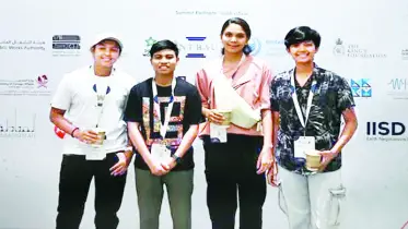 উচ্ছ্বসিত নারী ক্রীড়াবিদরা