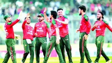 বোলিং-ফিল্ডিংয়ে দুর্বার তাসকিন-মুস্তাফিজ