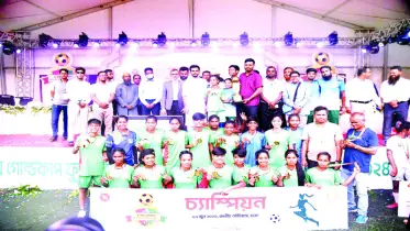 শিরোপার হাসি রংপুর ও রাজশাহী বিভাগের