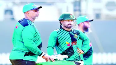 স্মরণীয় সাফল্যের হাতছানি টাইগারদের