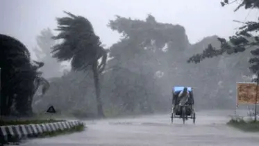 রাজধানীসহ ৪ বিভাগে প্রচণ্ড বৃষ্টির শঙ্কা, তীব্র ঝড় হতে পারে যেসব অঞ্চলে
