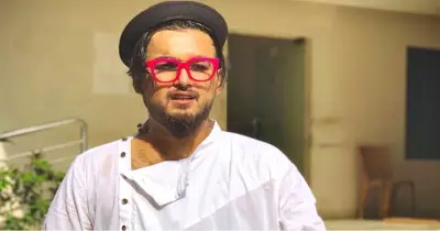 গায়ক নোবেলের হিংস্র রুপ, নারীকে টেনে হিঁচড়ে মারধর!