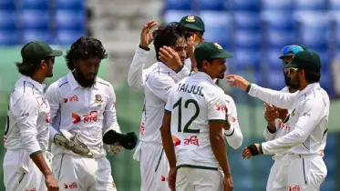 চট্টগ্রাম টেস্টের প্রথম দিনে তাইজুলের ঘূর্ণিতে ম্যাচে ফিরল বাংলাদেশ