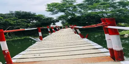 নাগরপুরের ধুনাইলে নেই পাকা সেতু, ঝুঁকিপূর্ণ কাঠের পুলে আটকে আছে জনজীবন