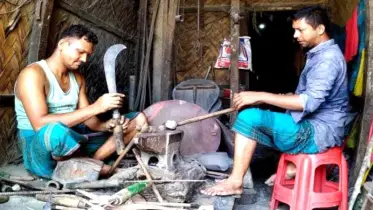 টুংটাং শব্দে মুখর কেরানীগঞ্জ কামার পল্লী