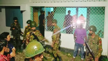 সাবেক মন্ত্রীর ভাইয়ের বাসা থেকে ত্রাণের মালামাল উদ্ধার