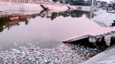 নবাবি আমলের ঐতিহ্যবাহী গড়পুকুর এখন ময়লার ভাগাড়