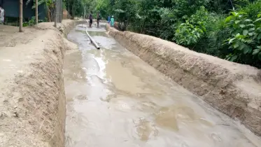রাস্তা নির্মাণে কৃষিজমির বালু, চাষাবাদে ক্ষতির আশঙ্কা