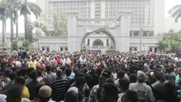 নগর ভবনের সামনে ষষ্ঠ দিনের মতো অবস্থান নিয়েছেন ইশরাকপন্থীরা