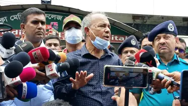 পর্যাপ্ত পরিমাণ অস্ত্র সাথে নিয়ে জীবন বাজি রেখে কাজ করছে পুলিশ :  স্বরাষ্ট্র উপদেষ্টা