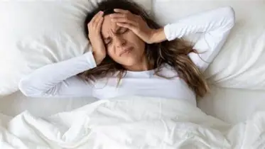 অনেক চেষ্টা করেও ঘুম আসছেনা? কী করবেন?
