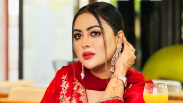 নিজের পায়ে যতক্ষণ শক্তি আছে দৌড়াবেন, শক্তি কমে গেলে হাঁটবেন, তবুও অন্যের পা ধরে চলার চিন্তা করবেন না