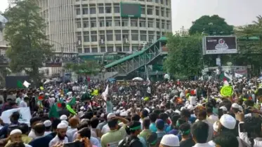 দাবির ঢেউয়ে দুলছে ঢাকা, আন্দোলনে বিপর্যস্ত জনজীবন