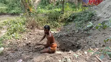 স্বপ্নে আদেশ পেয়ে আট মাস পর কবর থেকে পিতার লাশ উত্তোলন করলেন পুত্র 