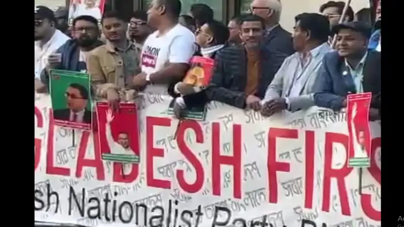 লন্ডনে ইউনূস-তারেক বৈঠককে ঘিরে হোটেলের বাইরে বিএনপি নেতাকর্মীদের ভিড় লন্ডনে ইউনূস-তারেক বৈঠককে ঘিরে হোটেলের বাইরে বিএনপি নেতাকর্মীদের ভিড়