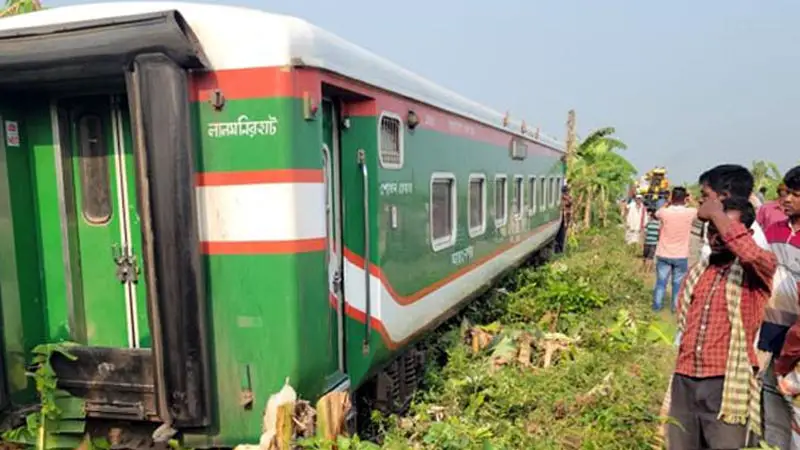 ৫ ঘণ্টা পর ঢাকার সঙ্গে উত্তরবঙ্গের রেল যোগাযোগ স্বাভাবিক