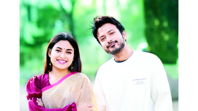 নতুন বছরে ‘কাছাকাছি দুইজন’ নতুন বছরে ‘কাছাকাছি দুইজন’