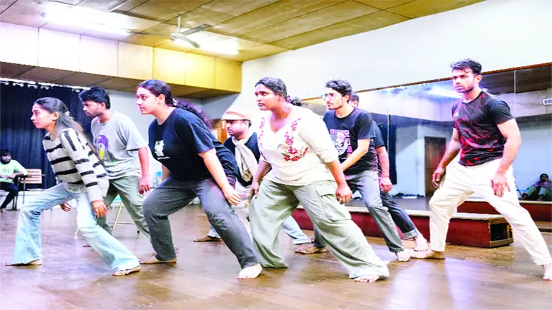 এক্টোম্যানিয়ার নতুন নাটক ‘দ্য ম্যান আউটসাইড’ এক্টোম্যানিয়ার নতুন নাটক ‘দ্য ম্যান আউটসাইড’