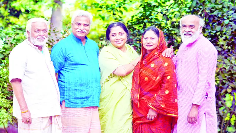 ‘জুলুম’ নাটকে সিনিয়রদের উপস্থিতি ‘জুলুম’ নাটকে সিনিয়রদের উপস্থিতি