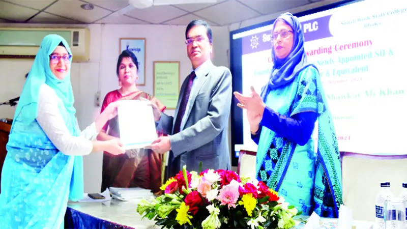 সোনালী ব্যাংক স্টাফ কলেজে প্রশিক্ষণার্থীদের সনদ প্রদান সোনালী ব্যাংক স্টাফ কলেজে প্রশিক্ষণার্থীদের সনদ প্রদান