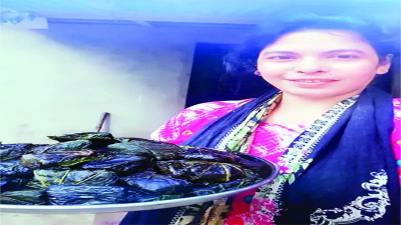পিঠাপুলির আয়োজনে দিলারা খান পিঠাপুলির আয়োজনে দিলারা খান
