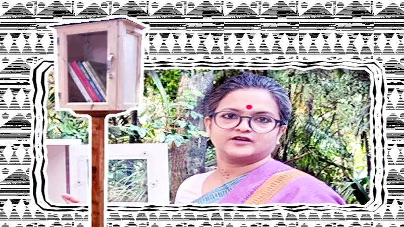 লেকের পাড়ে বই- থাক যাত্রীছাউনিতেও লেকের পাড়ে বই- থাক যাত্রীছাউনিতেও