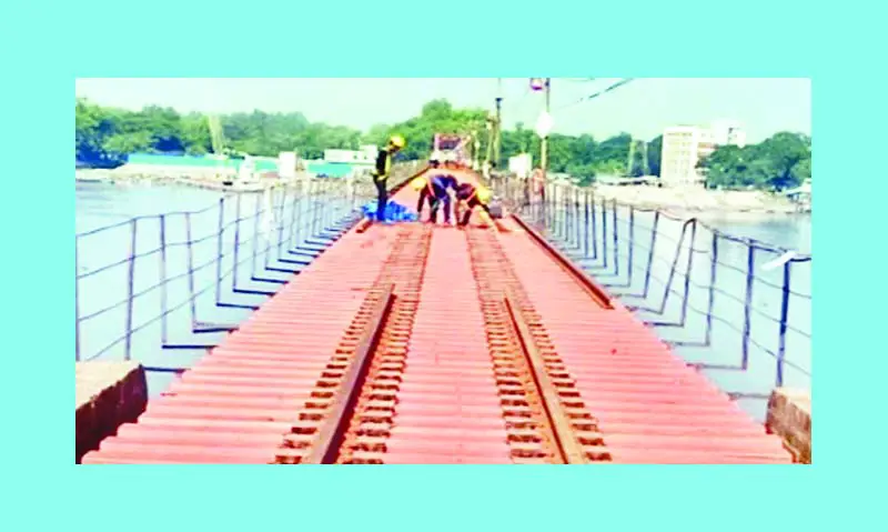 কালুরঘাট সেতু সংস্কারে ধীরগতি ফেরিতে বাড়ছে দুর্ঘটনা কালুরঘাট সেতু সংস্কারে ধীরগতি ফেরিতে বাড়ছে দুর্ঘটনা