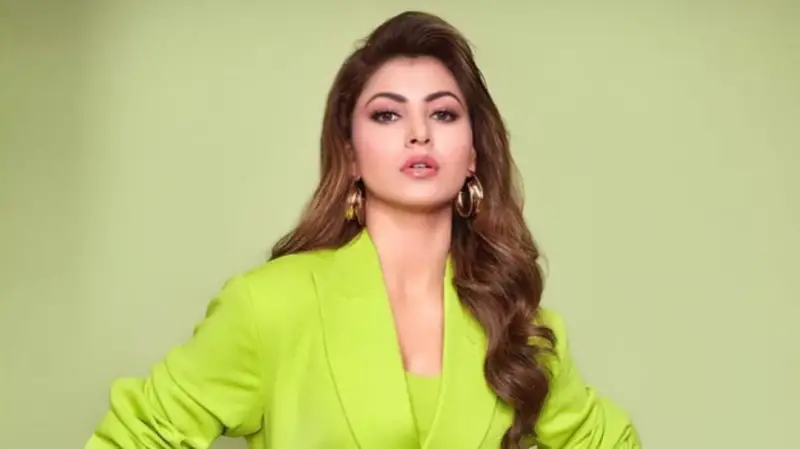 সাইফকে নিয়ে মন্তব্যের জেরে বিতর্কে উর্বশী! সাইফকে নিয়ে মন্তব্যের জেরে বিতর্কে উর্বশী!