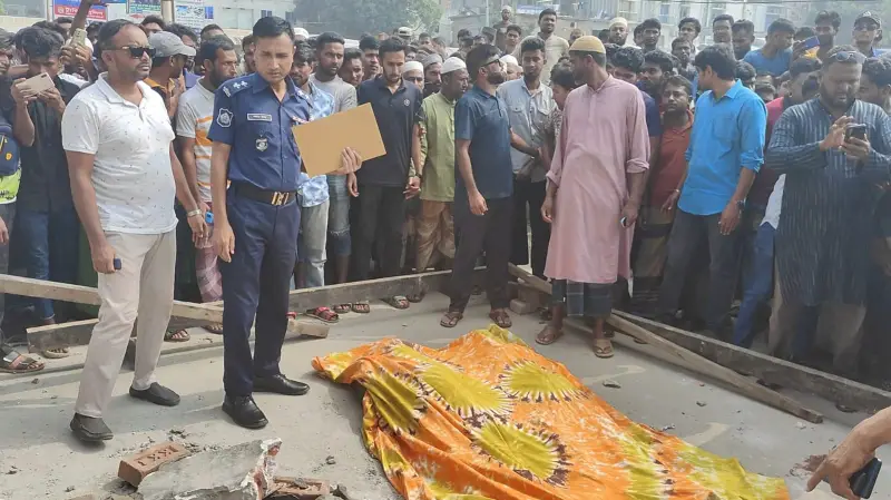 দোকানের লেন্টিন ধসে, চাপা পড়ে দুই শ্রমিকের মৃত্যু দোকানের লেন্টিন ধসে, চাপা পড়ে দুই শ্রমিকের মৃত্যু