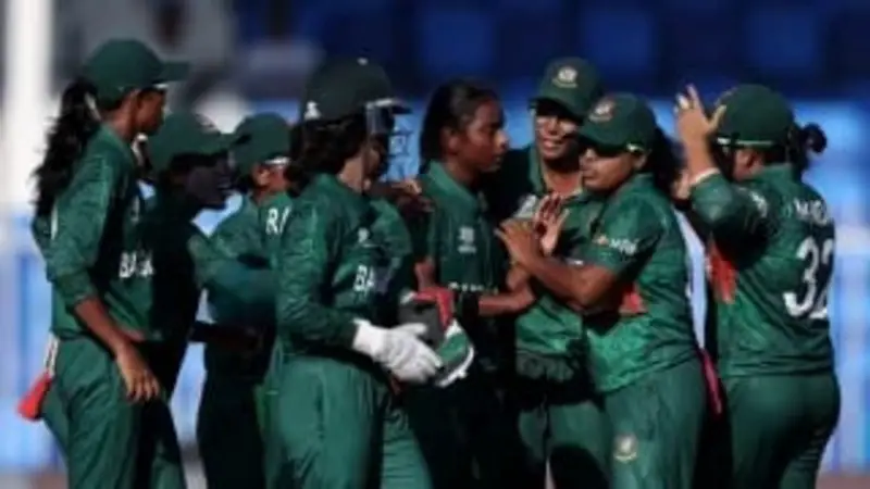মেয়েদের সামনে ব্যস্ত সূচি মেয়েদের সামনে ব্যস্ত সূচি