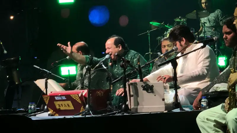 রাহাত ফতেহ আলীর গানে শ্রোতার অপার মুগ্ধতা রাহাত ফতেহ আলীর গানে শ্রোতার অপার মুগ্ধতা