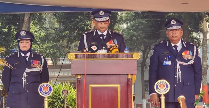 পুলিশকে রাজনৈতিক প্রভাবমুক্ত দল করতে বদ্ধপরিকর: আইজিপি পুলিশকে রাজনৈতিক প্রভাবমুক্ত দল করতে বদ্ধপরিকর: আইজিপি