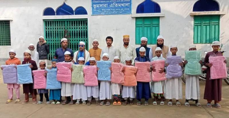 বিএনপি নেতা সেলিমুজ্জামানের শীত বস্ত্র বিতরণ বিএনপি নেতা সেলিমুজ্জামানের শীত বস্ত্র বিতরণ