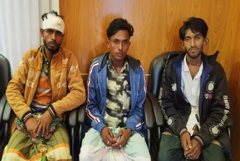 হাতিয়ায় তিন জেলেকে পিটিয়ে ডাকাত সাজানোর অভিযোগ হাতিয়ায় তিন জেলেকে পিটিয়ে ডাকাত সাজানোর অভিযোগ