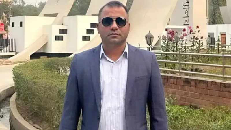কুবির সেই শিক্ষককে ক্যাম্পাসে প্রবেশে নিষেধাজ্ঞা, তদন্ত কমিটি গঠন কুবির সেই শিক্ষককে ক্যাম্পাসে প্রবেশে নিষেধাজ্ঞা, তদন্ত কমিটি গঠন