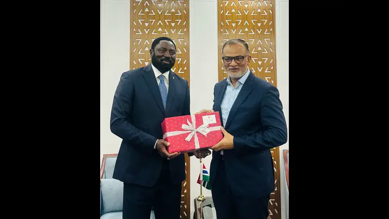 বাণিজ্য উপদেষ্টার সাথে গাম্বিয়ার পররাষ্ট্রমন্ত্রীর সৌজন্য সাক্ষাৎ বাণিজ্য উপদেষ্টার সাথে গাম্বিয়ার পররাষ্ট্রমন্ত্রীর সৌজন্য সাক্ষাৎ