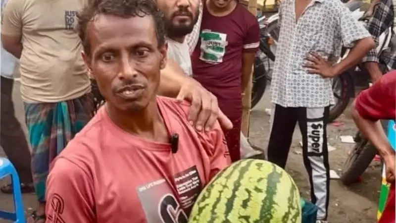 এবার বিপাকে পড়েছেন তরমুজ বিক্রেতা রনি! এবার বিপাকে পড়েছেন তরমুজ বিক্রেতা রনি!
